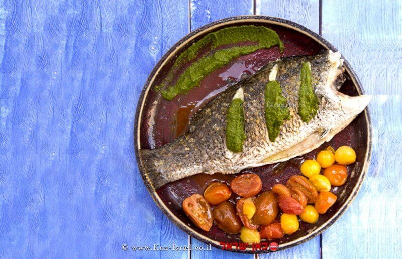 ברמונדי בגריל עם צאטני עשבי תיבול