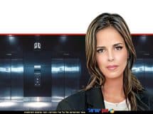 עינת מידן - מפקחת שופטת על רישום מקרקעין בנצרת, ברקע: מעליות של שבת, צילום: חברת ברלינר מעליות | עיבוד: Photolab | עיבוד צילום: שולי סונגו ©