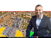 יצחק קשת, ראש עיריית חריש ברקע: שטח המכרז לשיווק 3 מתחמי תעסוקה ומסחר בשכונת מעו"ף הדרומית של חריש | עיבוד צילום: שולי סונגו ©